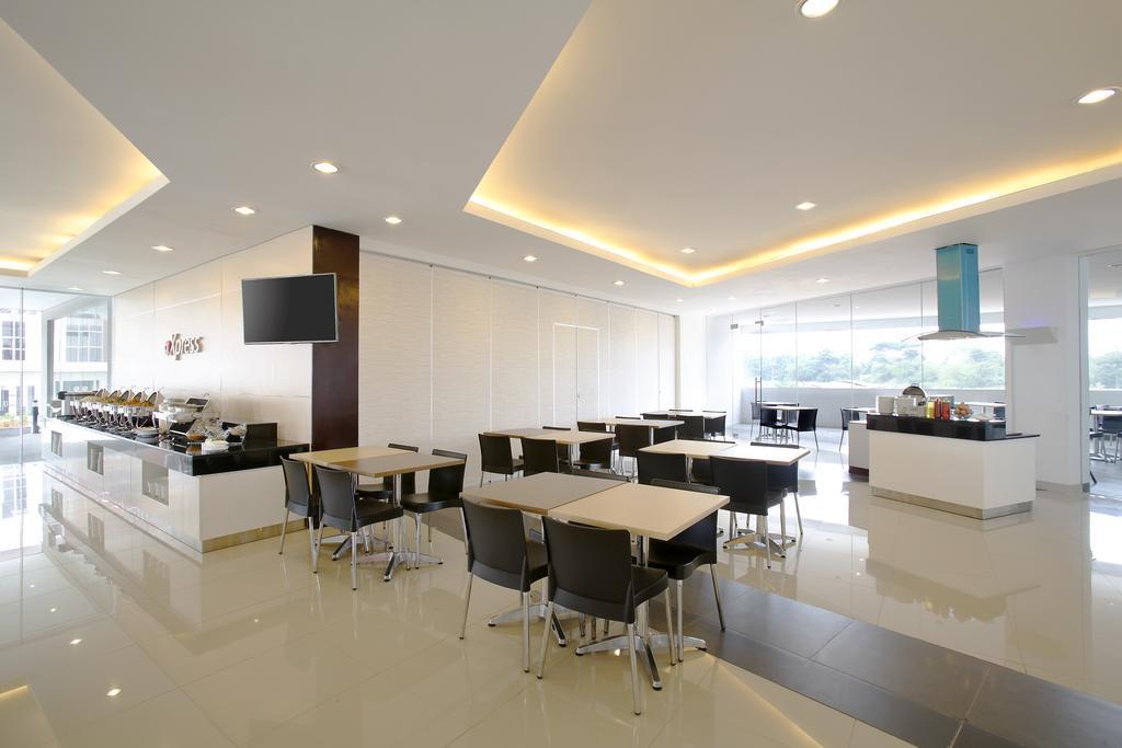 Amaris Hotel Karawang Exterior photo
