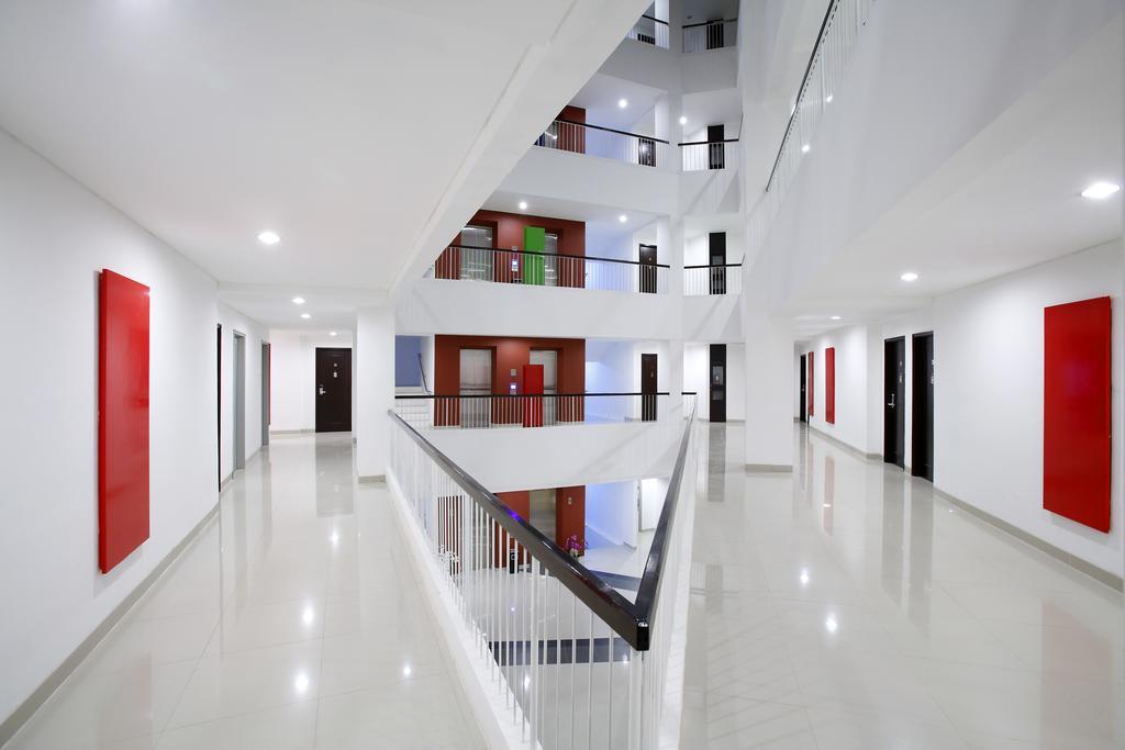 Amaris Hotel Karawang Exterior photo
