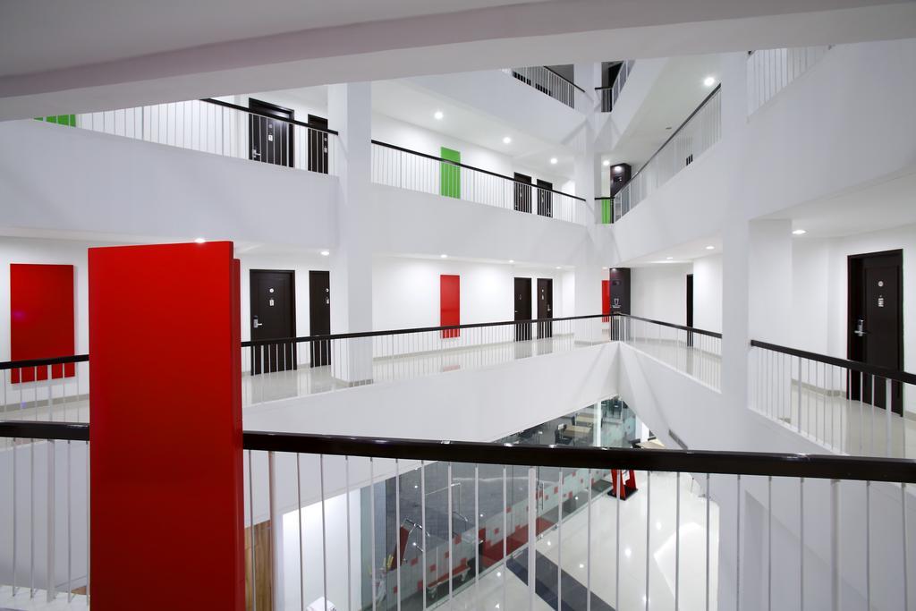 Amaris Hotel Karawang Exterior photo