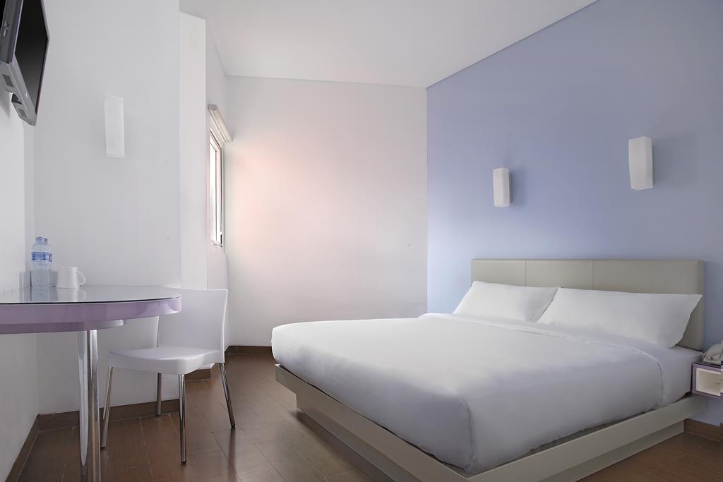 Amaris Hotel Karawang Exterior photo