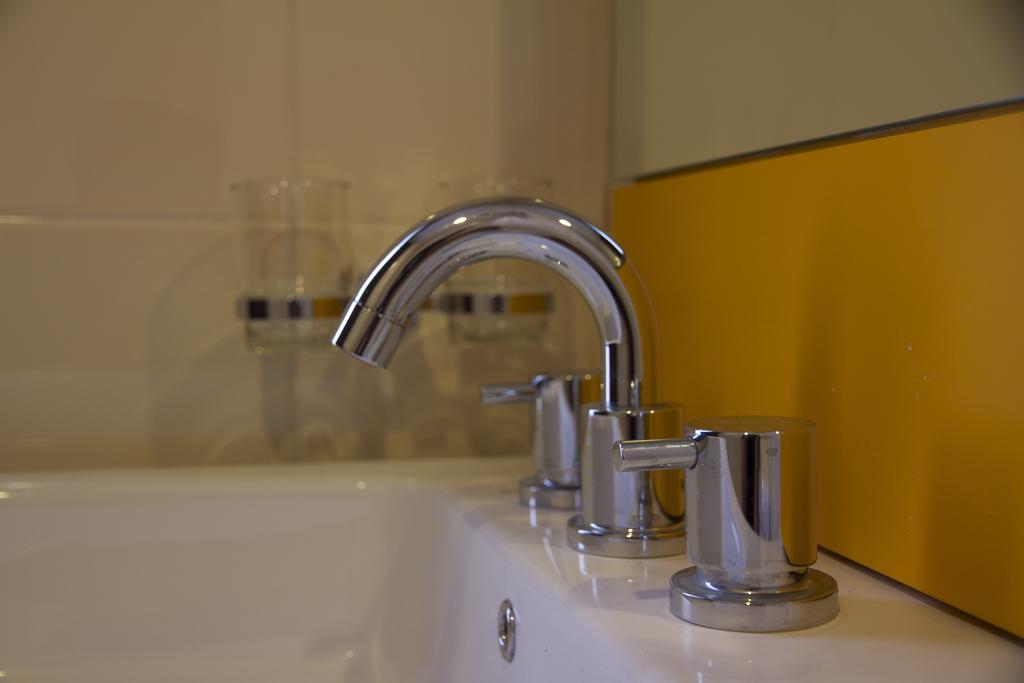 Amaris Hotel Karawang Room photo