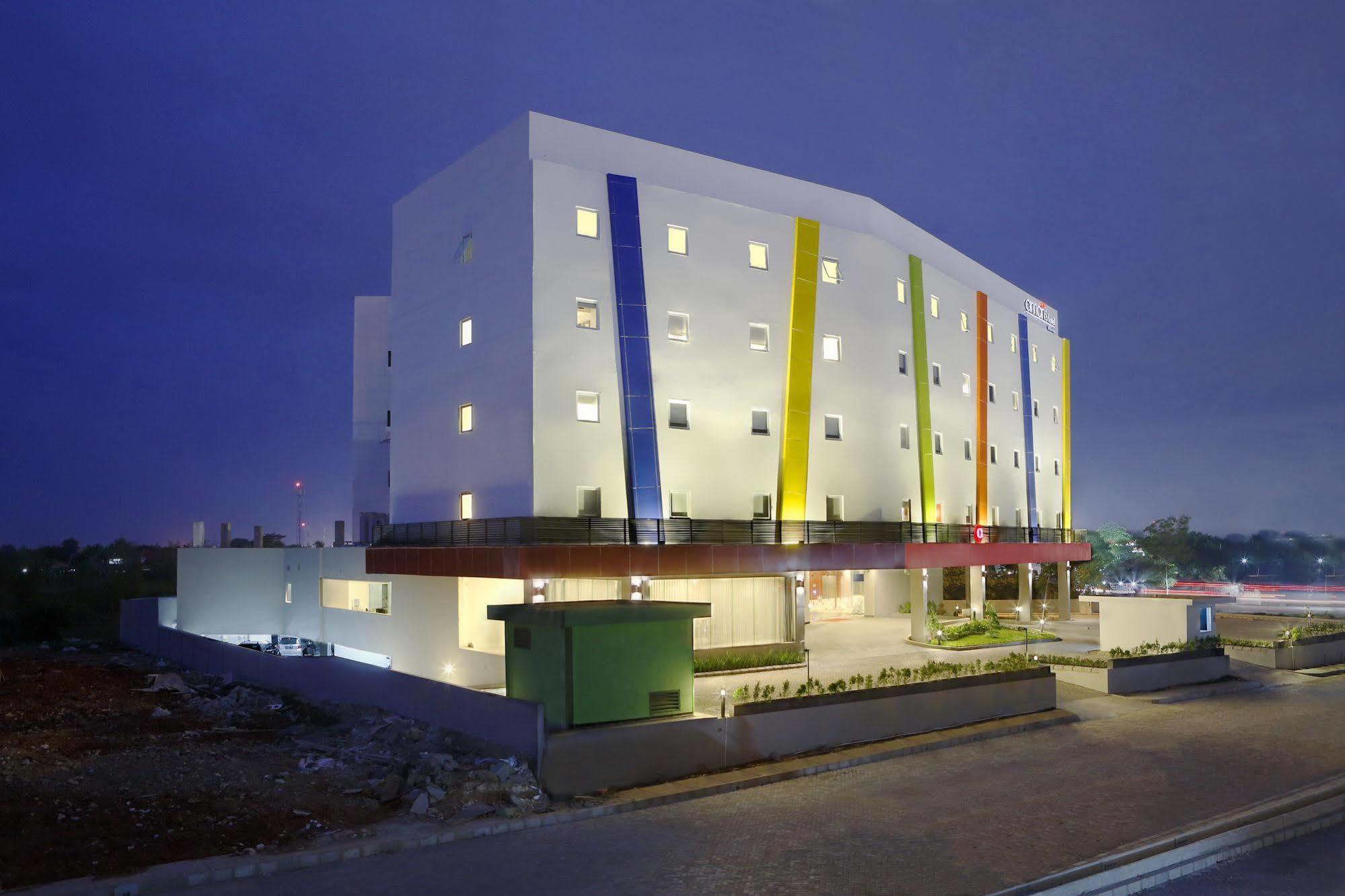Amaris Hotel Karawang Exterior photo